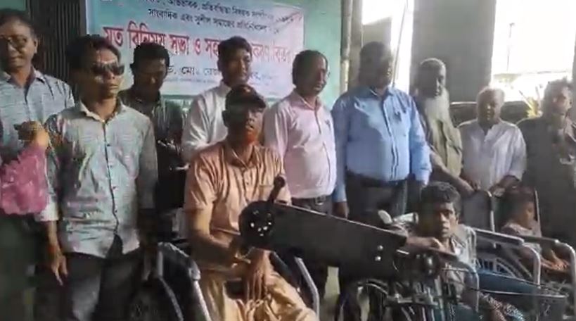 খাগড়াছড়িতে প্রতিবন্ধী ব্যক্তিদের মধ্যে হুইল চেয়ার বিতরণ