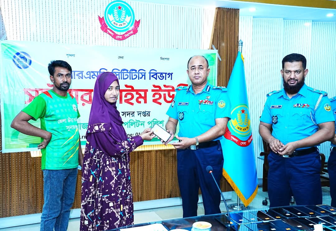 রাজশাহীতে পুলিশের অভিযানে ৭৪টি চোরাই মোবাইল ফোন উদ্ধার