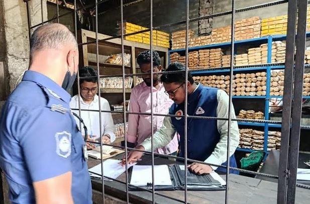 চাঁদপুরে অনুমোদন ব্যতীত ‘বিএসটিআই’ লোগো ব্যবহার করায় জরিমানা
