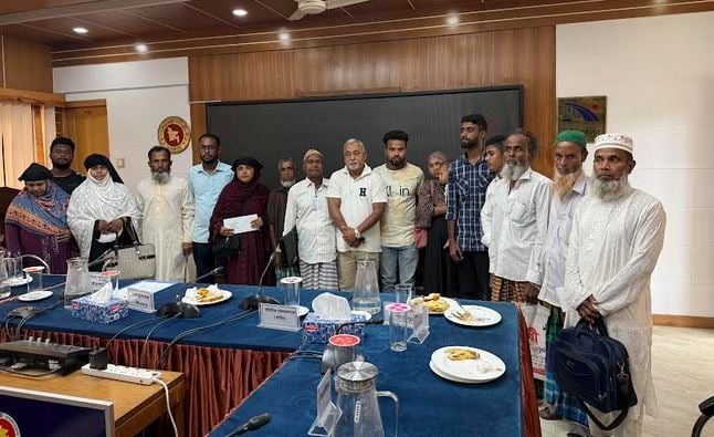 শরীয়তপুরে গণঅভ্যুত্থানে ১১ শহীদের পরিবারের মধ্যে সঞ্চয়পত্র বিতরণ   