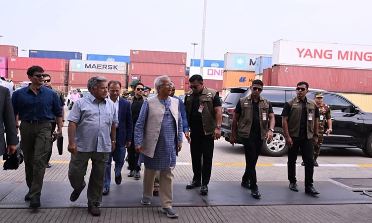 চট্টগ্রাম বন্দর পরিদর্শন করলেন প্রধান উপদেষ্টা