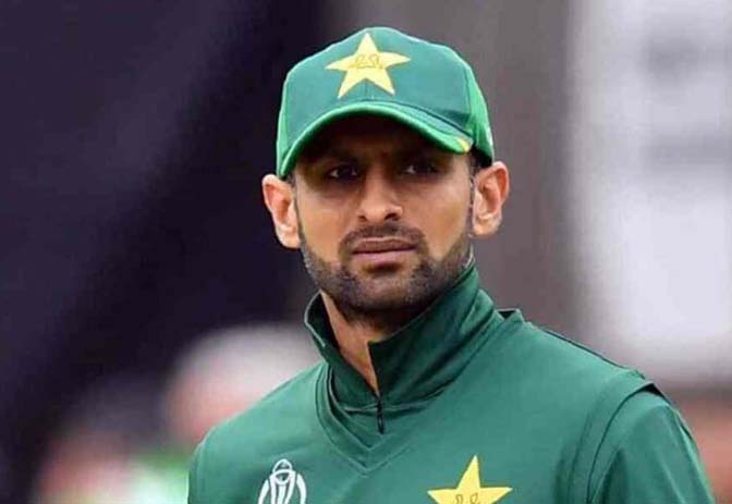 পাকিস্তানের ঘরোয়া ক্রিকেটে মেন্টরের দায়িত্ব ছাড়লেন মালিক
