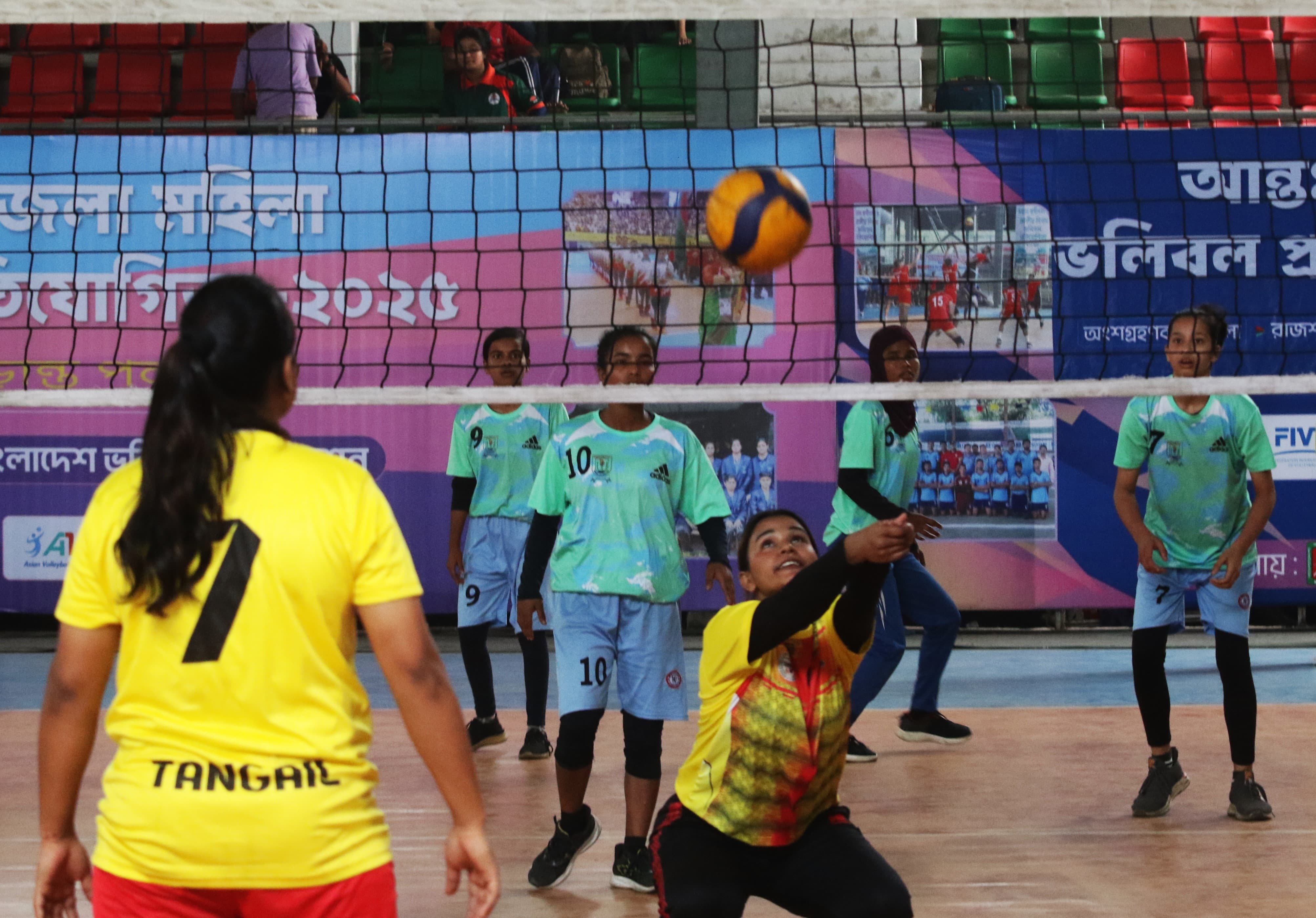 আন্তঃজেলা মহিলা ভলিবল প্রতিযোগিতার চূড়ান্ত পর্ব শুরু