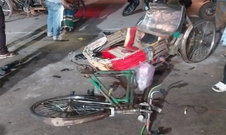 চাঁদপুরে মোটরসাইকেল-অটোরিকশা সংঘর্ষে নিহত ২, আহত ৩