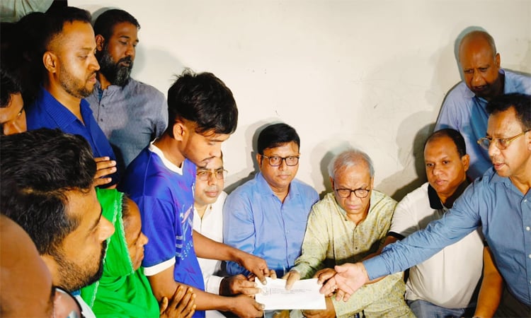 গণঅভ্যুত্থানে আহত রাকিবুলের খোঁজ নিলেন তারেক রহমান