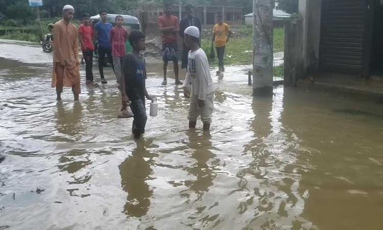সিলেটে ভারি বর্ষণে নগরে বিভিন্ন স্থানে জলাবদ্ধতা
