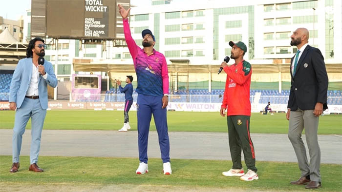 সংযুক্ত আরব আমিরাতের বিপক্ষে টস হেরে ব্যাটিংয়ে বাংলাদেশ
