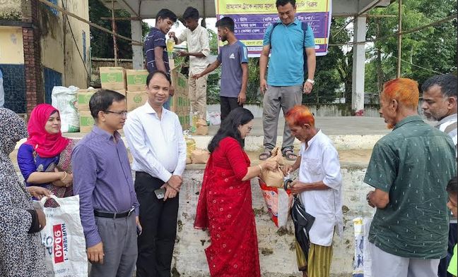 নেত্রকোনায় টিসিবির পণ্য বিক্রি শুরু 