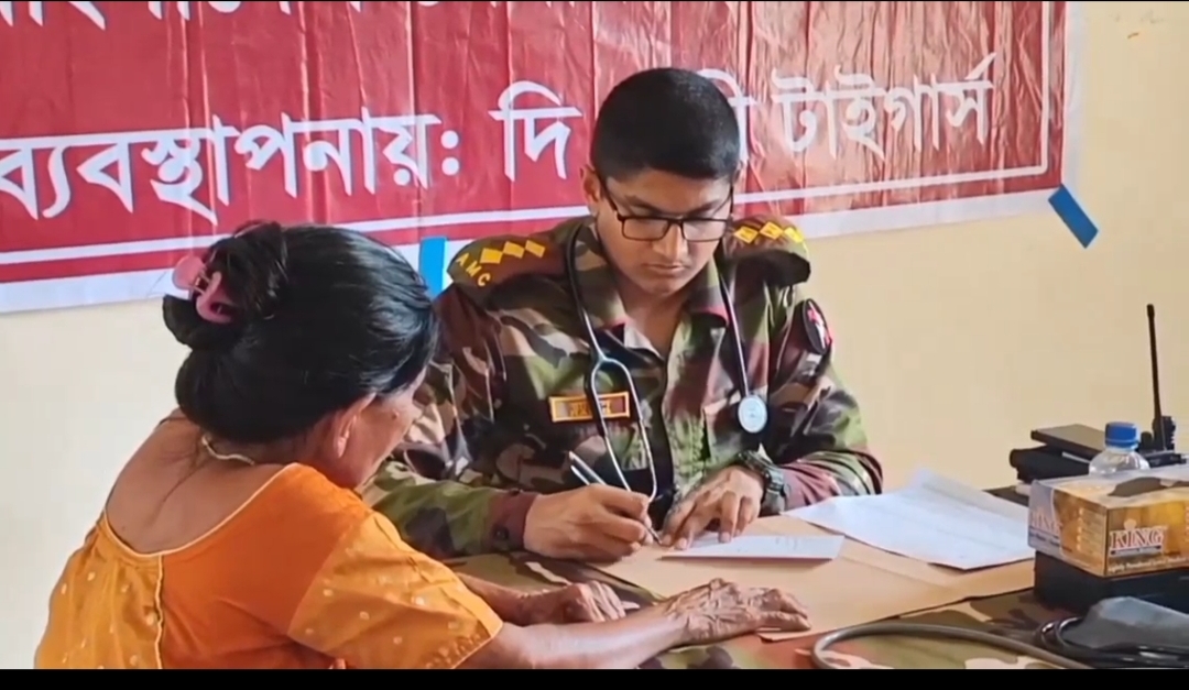 খাগড়াছড়ির দীঘিনালায় সেনাবাহিনীর উদ্যোগে বিনামূল্যে চিকিৎসা সেবা ও ওষুধ বিতরণ 