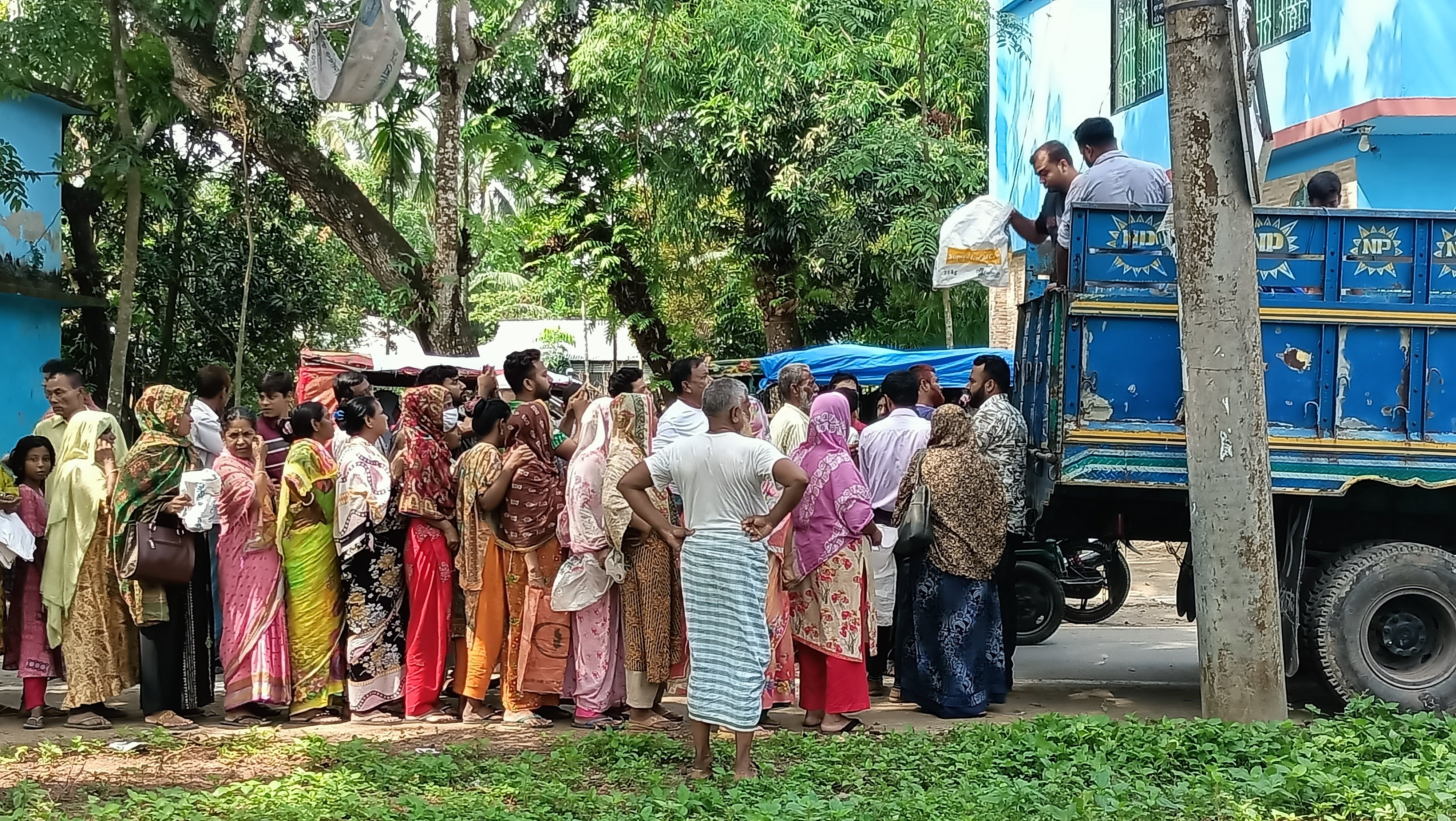 শেরপুরে টিসিবি’র পণ্য বিক্রি শুরু