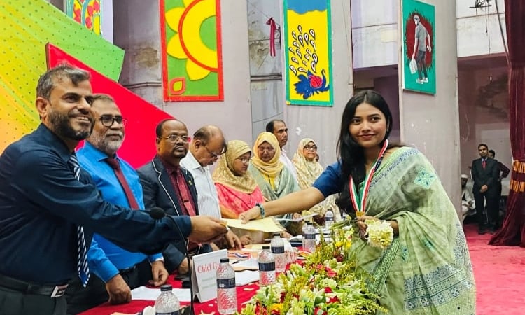 ডিনস অ্যাওয়ার্ড পেয়েছে ৩৫ জন আইইউ শিক্ষার্থী 