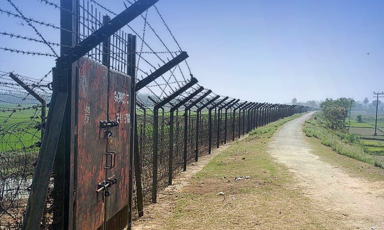 সিলেট সীমান্ত দিয়ে ২১ ব্যক্তিকে ঠেলে পাঠালো বিএসএফ