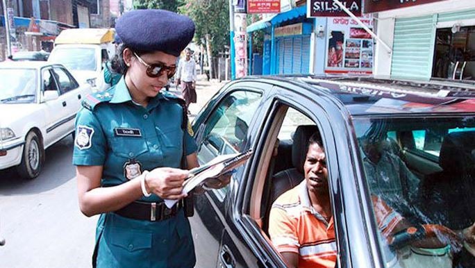ট্রাফিক আইন লঙ্ঘন করায় ডিএমপিতে ১২৮১ মামলা