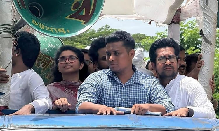 দুই ছাত্র উপদেষ্টা গণঅভ্যুত্থানের সবপক্ষের প্রতিনিধি, তাদের সম্মানহানি কাম্য নয়: হাসনাত আবদুল্লাহ