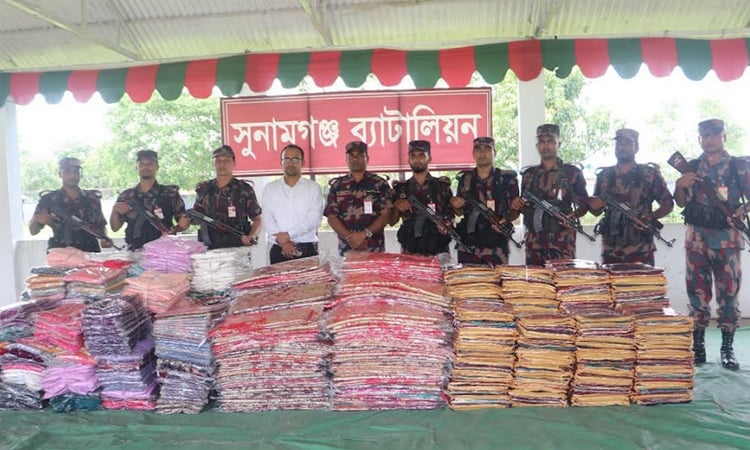 সুনামগঞ্জে পিকআপসহ কোটি টাকার ভারতীয় শাড়ী জব্দ