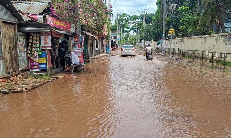 বাগেরহাট শহর জোয়ারের পানিতে প্লাবিত, জনদুর্ভোগ