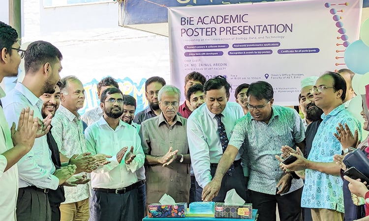 বাকৃবিতে বায়োইনফরমেটিক্স বিভাগের শিক্ষার্থীদের পোস্টার প্রেজেন্টেশন অনুষ্ঠিত 