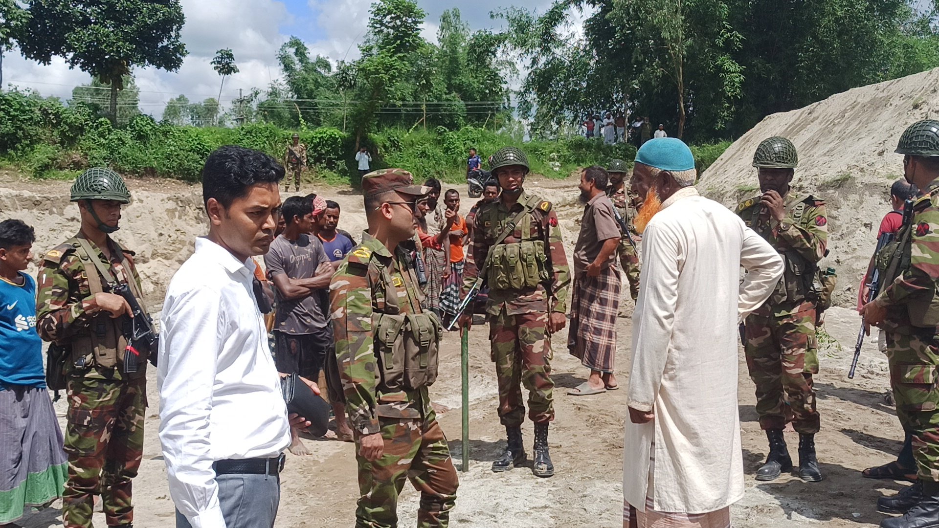 পঞ্চগড়ে অবৈধভাবে বালু-পাথর উত্তোলন করায় দুই জনের কারাদণ্ড 