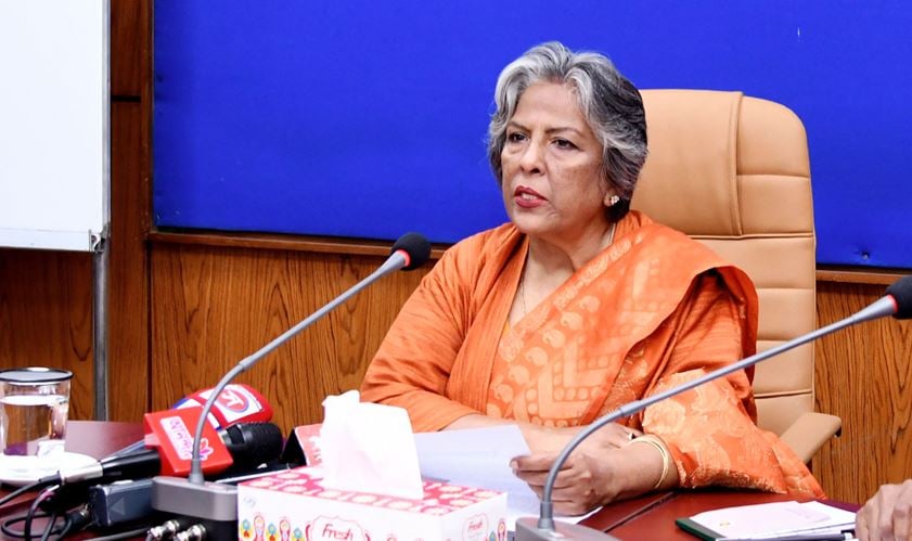 জুলাই কন্যা অসুস্থ সিরাজুম মুনিরাকে হাসপাতালে দেখতে গেলেন সমাজকল্যাণ উপদেষ্টা