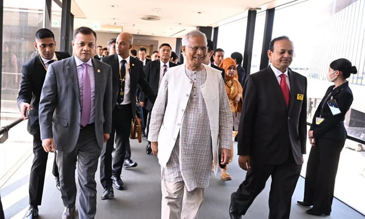 টোকিও পৌঁছেছেন প্রধান উপদেষ্টা