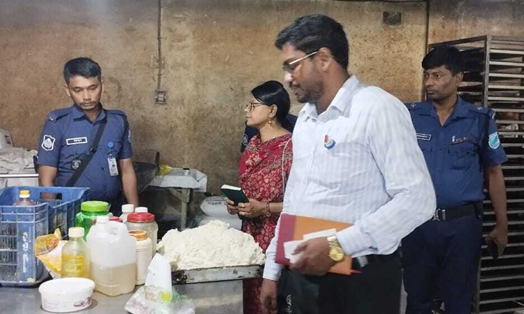 মুন্সীগঞ্জে বেকারীকে ৫০ হাজার টাকা জরিমানা 