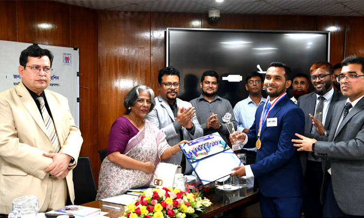 নতুন বাংলাদেশ বিনির্মাণে সবাইকে একসঙ্গে কাজ করতে হবে: শারমীন মুরশিদ