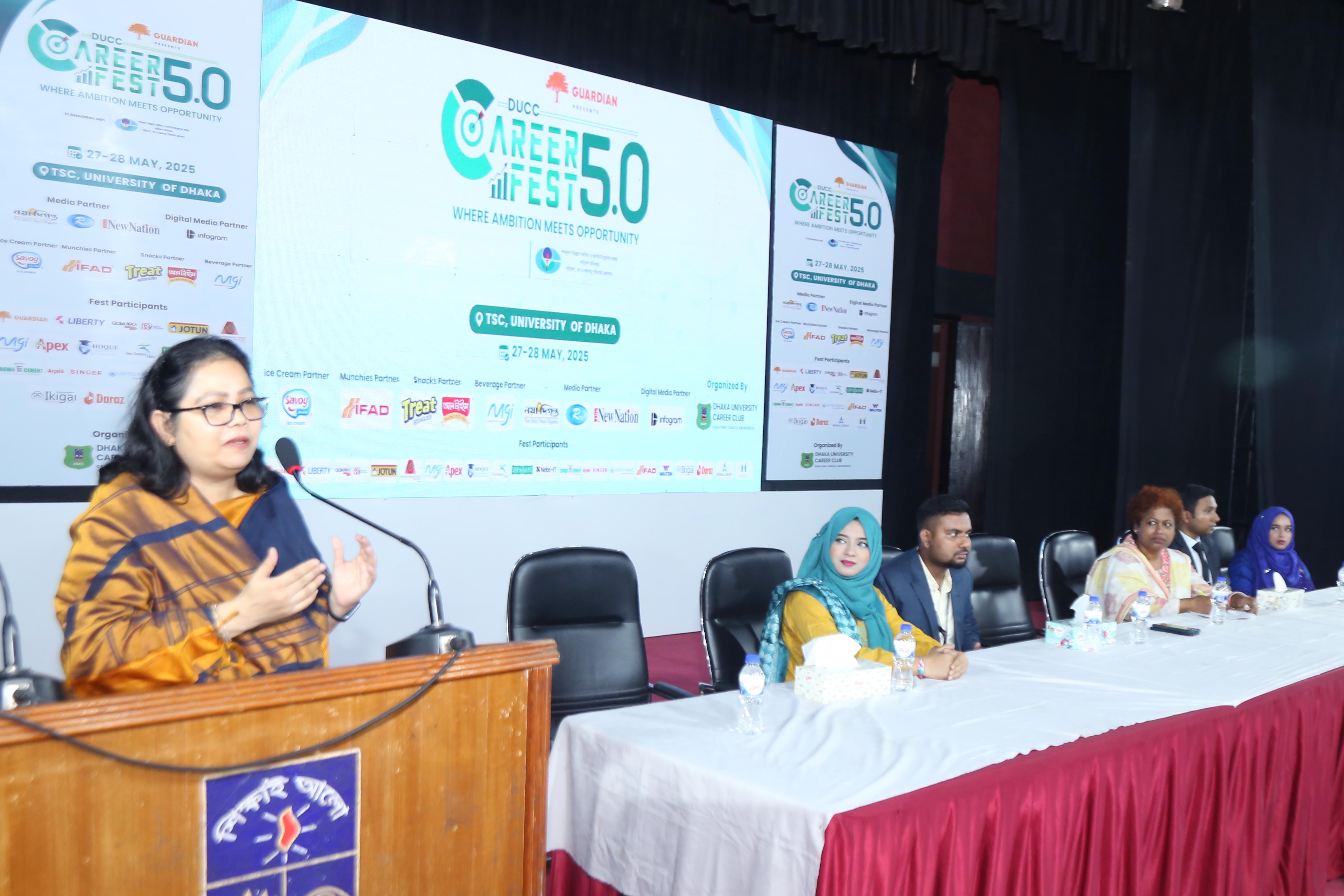 ঢাবি’তে দুইদিনব্যাপী ‘ক্যারিয়ার ফেস্ট’ সমাপ্ত