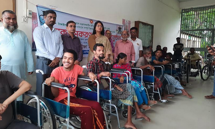 টাঙ্গাইলে প্রতিবন্ধীদের মাঝে সহায়ক উপকরণ বিতরণ