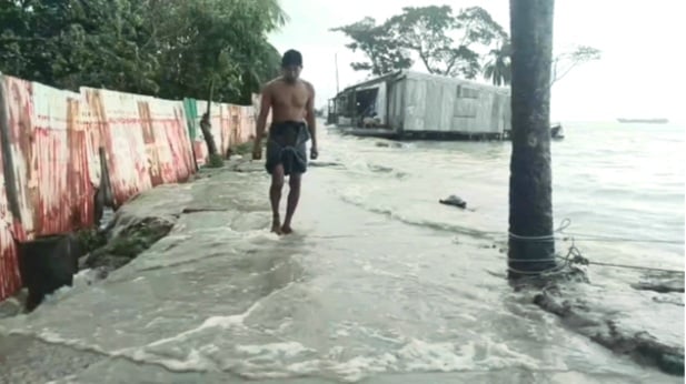 জোয়ারে প্লাবিত মনপুরায় ৩ হাজার মানুষ পানিবন্দি