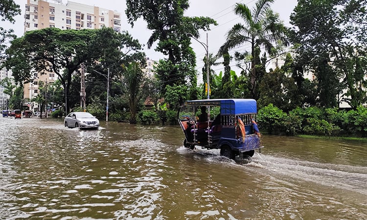 কুমিল্লায় টানা বৃষ্টিতে জলাবদ্ধতা, জনজীবনে ভোগান্তি