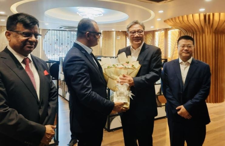 বাণিজ্য উপদেষ্টার সঙ্গে চীনের বাণিজ্য মন্ত্রীর বৈঠক : দুই সমঝোতা স্মারক স্বাক্ষর 