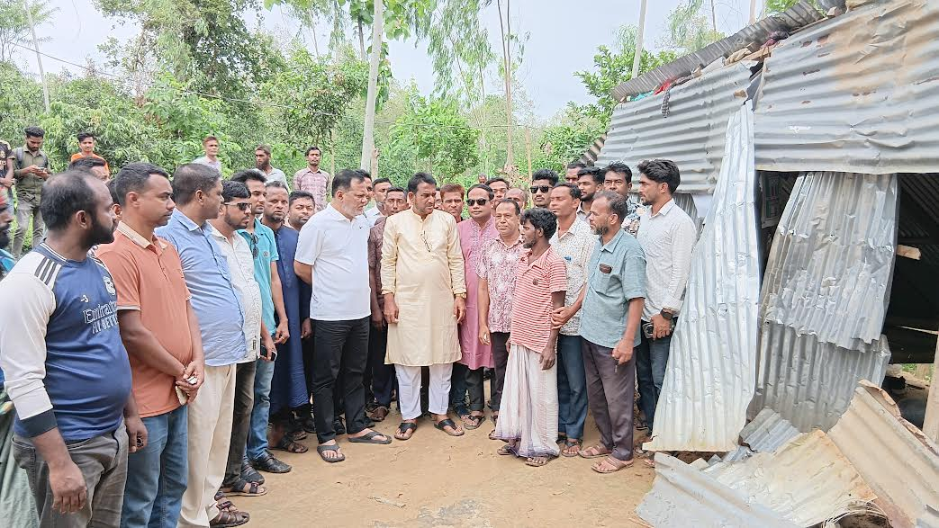 শেরপুরে বন্য হাতির তাণ্ডবে ক্ষতিগ্রস্ত পরিবারের পাশে বিএনপি