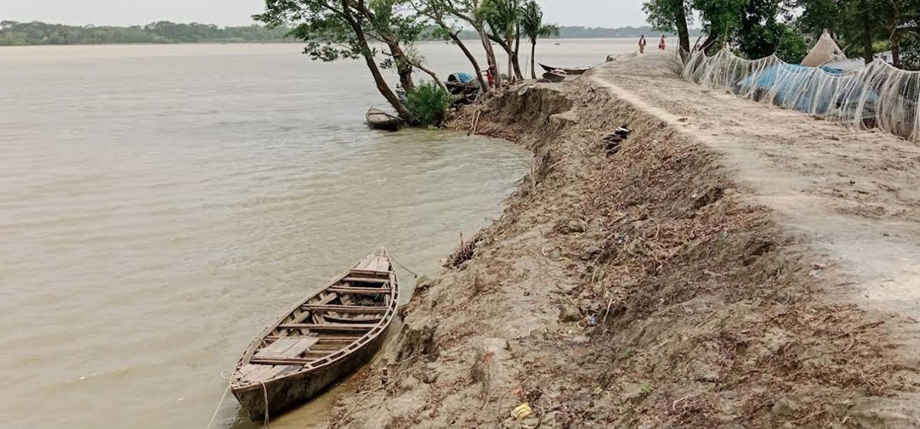 পটুয়াখালীর তিনটি স্থানে ধসে গেছে জরুরি সুরক্ষা বাঁধ