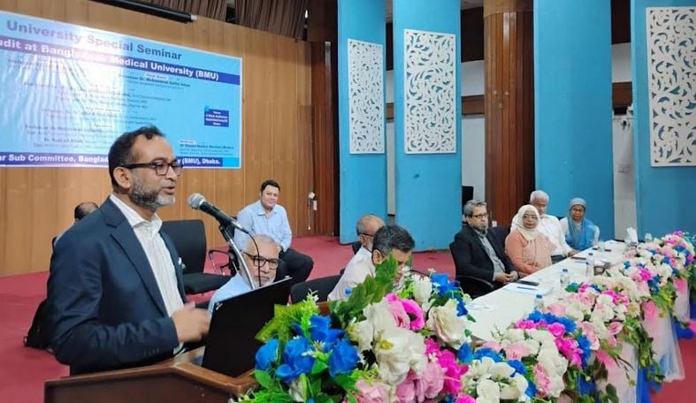 মানসম্মত সেবার অঙ্গীকার নিয়ে চিকিৎসকদের এগিয়ে আসতে হবে : বিএমডিসি সভাপতি