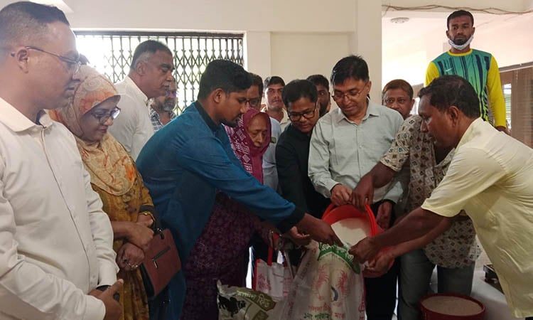 নীলফামারীতে ভিজিএফ’র চাল পেয়েছে ৪ হাজার ৬২১ পরিবার