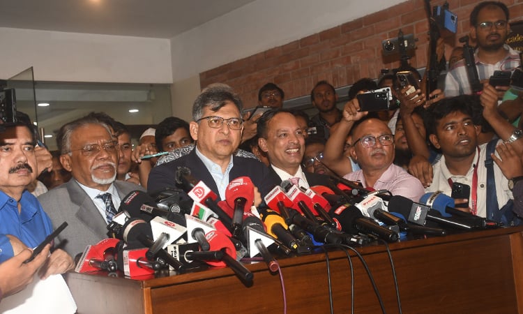 বিএনপি জাতির বৃহত্তর স্বার্থকেই প্রাধান্য দেবে : সালাহউদ্দিন আহমেদ