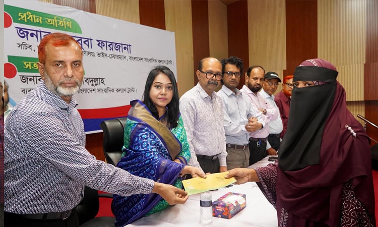 তথ্য মন্ত্রণালয় সব সময় সাংবাদিকদের পাশে আছে : তথ্য সচিব