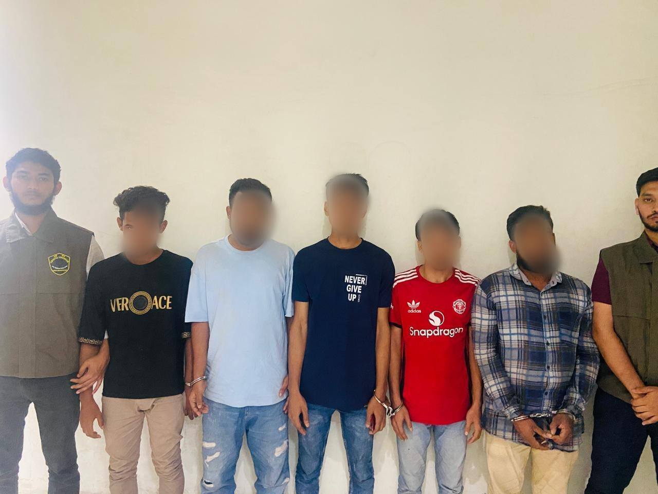 ১৩৬টি মোবাইলসহ ছিনতাইকারী চক্রের পাঁচ সদস্য গ্রেফতার