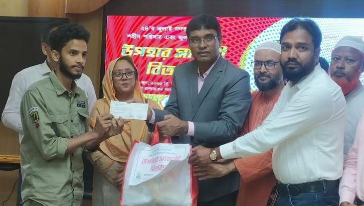 পঞ্চগড়ে জুলাই শহীদ-আহতদের মাঝে ঈদ উপহার বিতরণ