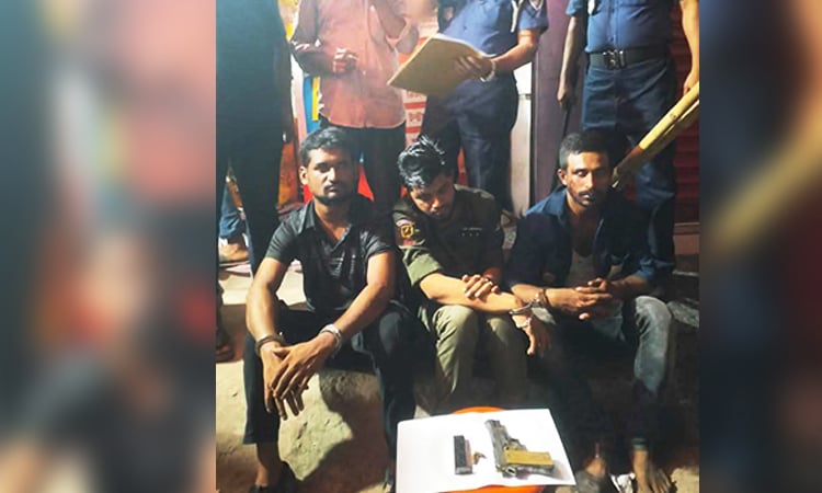 কুমিল্লায় বিদেশি পিস্তল ও গুলিসহ আটক ৩