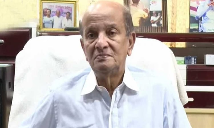 কালীগঞ্জে কৃষকদের মধ্যে সার ও বীজ বিতরণ