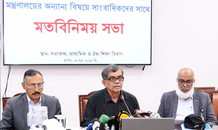 ২০২৭ সালে নতুন কারিকুলামে বই পাবে ৬ষ্ঠ শ্রেণির শিক্ষার্থীরা: শিক্ষা উপদেষ্টা
