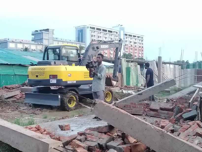 কক্সবাজারে সুগন্ধা পয়েন্টে সরকারি জমি উদ্ধার