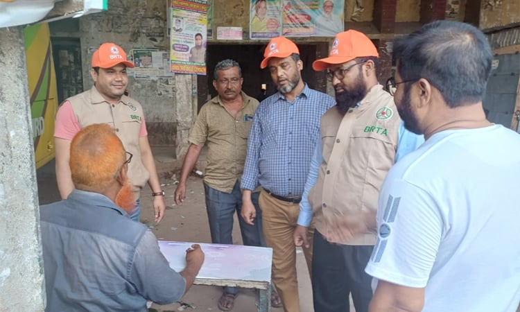দিনাজপুরে ঢাকাগামী কোচ কাউন্টারে জরিমানা আদায়