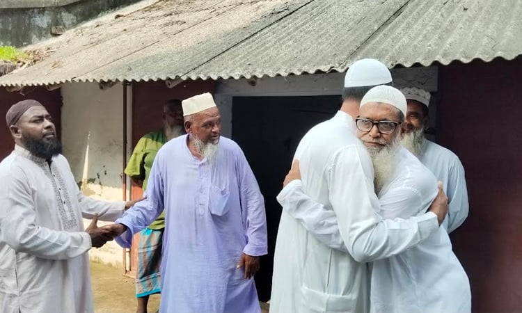 সৌদি আরবের সঙ্গে মিল রেখে সাতক্ষীরার ২০ গ্রামে ঈদ উদযাপন