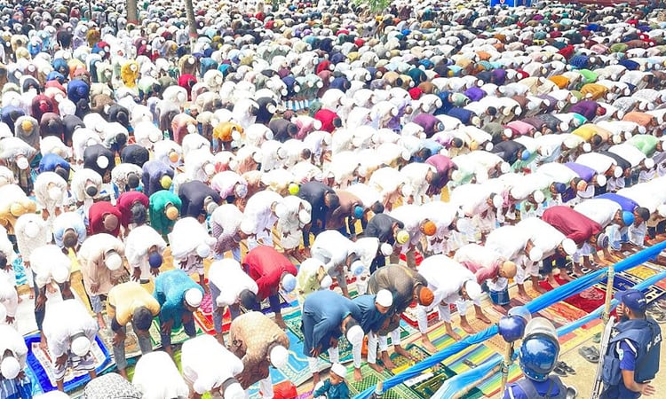 শোলাকিয়ায় ঈদুল আজহার জামাতে মুসল্লিদের ঢল
