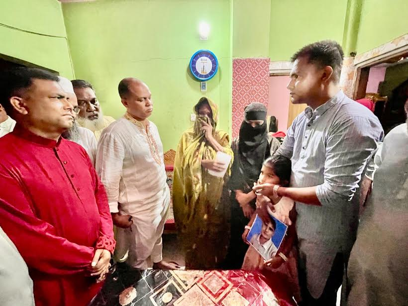 ঈদের দিনে বগুড়ায় শহীদ পরিবারের পাশে ‘আমরা বিএনপি পরিবার’