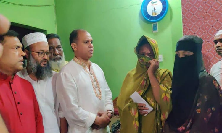 শহীদ পরিবারের পাশে ‘আমরা বিএনপি পরিবার’
