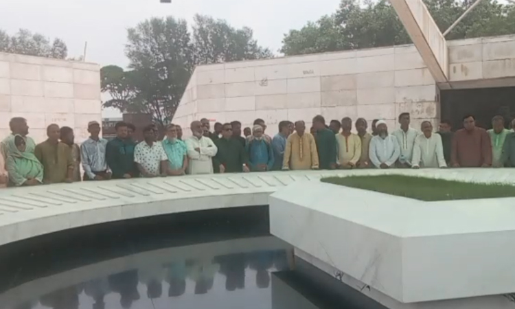 জিয়াউর রহমানের মাজারে জেডআরএফ’র ফাতিহা পাঠ