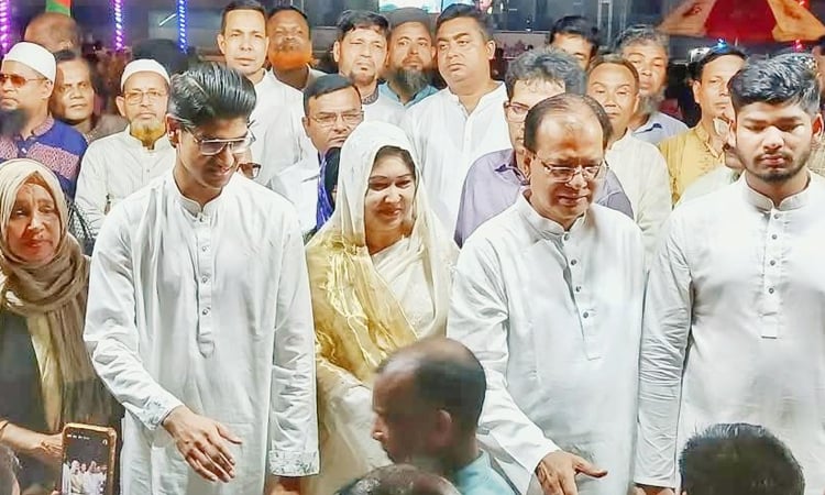 লালমনিরহাটে উৎসবমুখর পরিবেশে বিএনপির ঈদ উৎসব উদযাপন